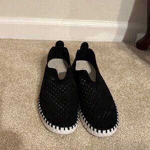 Ilse Jacobsen Tulip black flats size 40.   Gently worn.   Excellent condition.